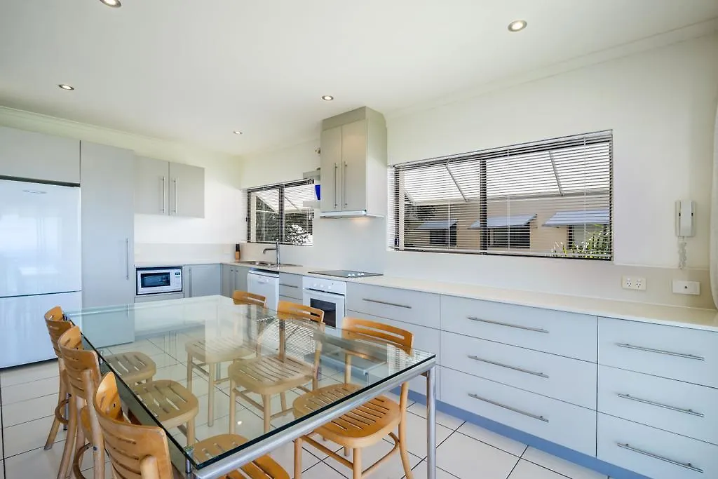 Sunseeker Holiday Apartments Sunshine Beach 4*,